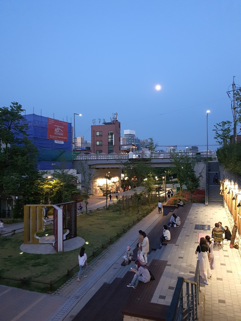 evening Seoul book street